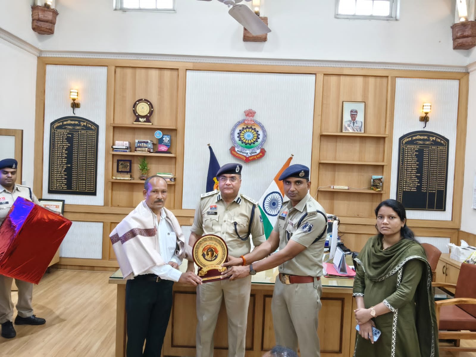 35 से 45 वर्ष की सेवा के बाद 7 पुलिस अधिकारी-कर्मचारी सम्मानपूर्वक सेवानिवृत्त 35 से 45 वर्ष की सेवा के बाद 7 पुलिस अधिकारी-कर्मचारी सम्मानपूर्वक सेवानिवृत्त