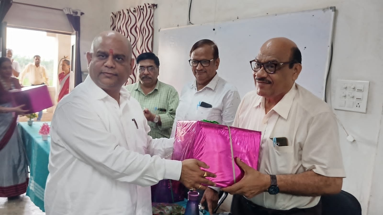 एस आर हॉस्पिटल एण्ड कॉलेज चिखली दुर्ग में मनाया गया डॉक्टर्स डे