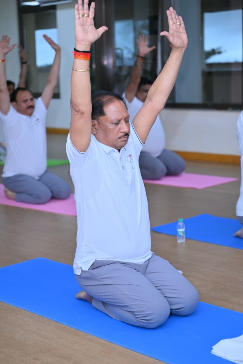 चिंतन शिविर 3.0 : योग से हुई नई सुबह, मुख्यमंत्री विष्णु देव साय ने दिया स्वस्थ और संतुलित जीवन का संदेश
