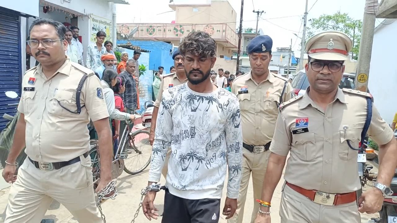 एकतरफा प्यार में फार्मेसी छात्रा की निर्मम हत्या, आरोपी रायपुर से गिरफ्तार एकतरफा प्यार में फार्मेसी छात्रा की निर्मम हत्या, आरोपी रायपुर से गिरफ्तार