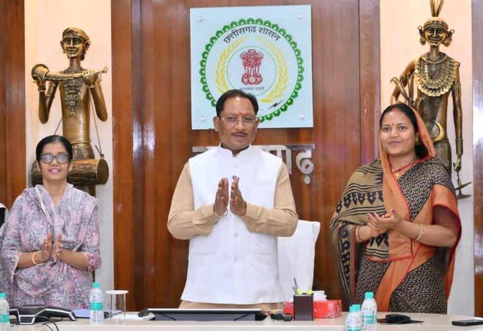 आर्थिक स्वावलंबन की नई पहचान बन रही है महतारी वंदन योजना : CM साय आर्थिक स्वावलंबन की नई पहचान बन रही है महतारी वंदन योजना : CM साय