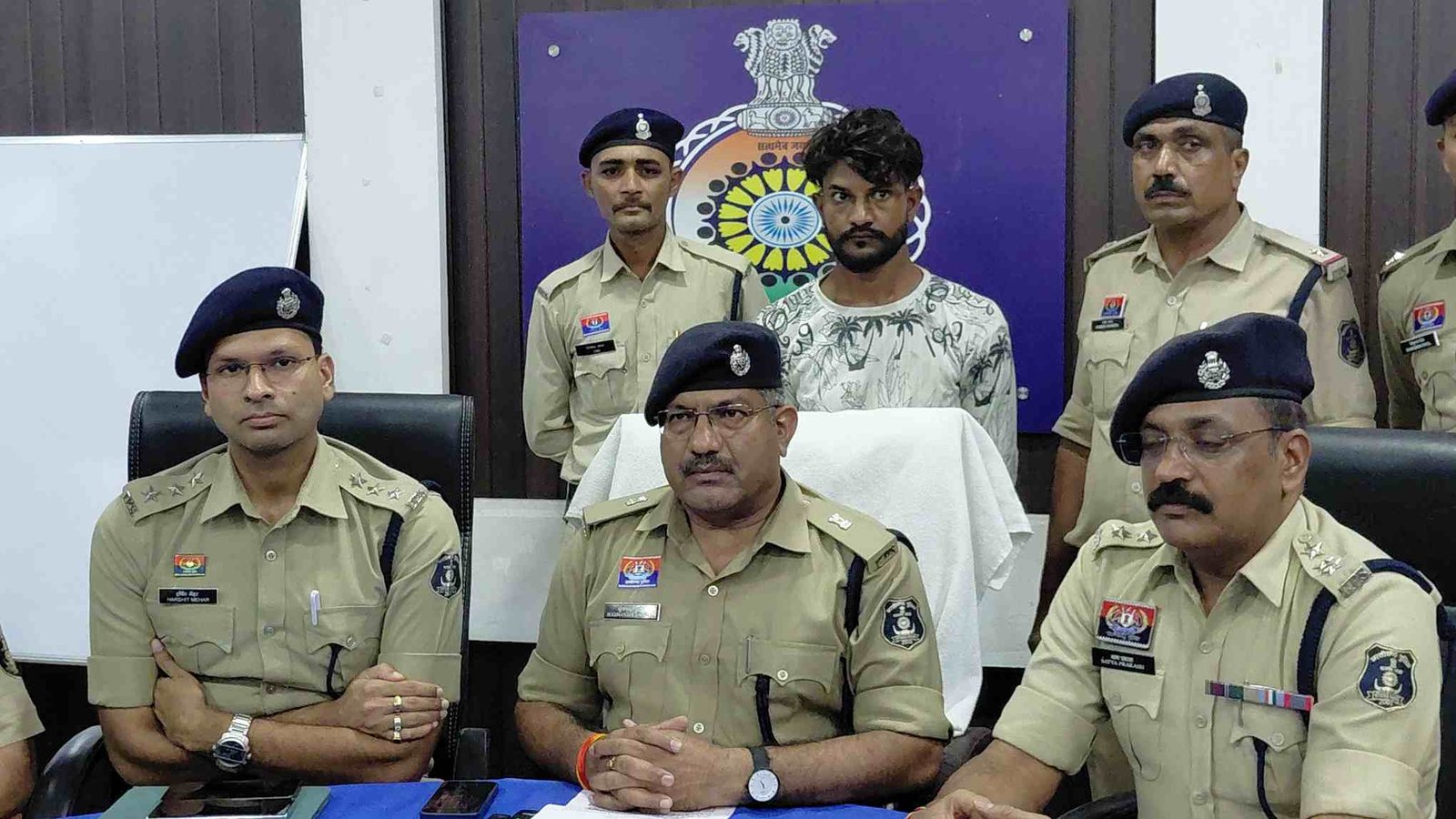 सनकी आशिक का खूनी खेल! युवती की गला दबाकर व चाकू से गोदकर हत्या