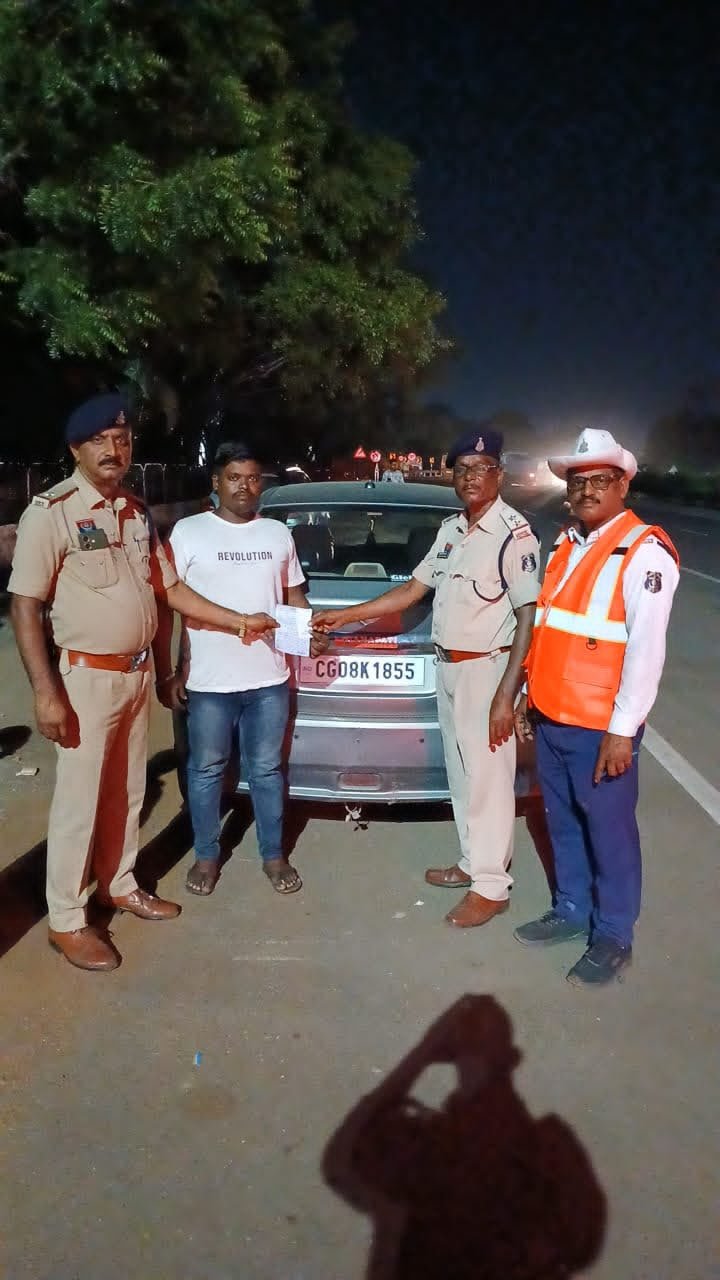 दुर्ग यातायात पुलिस की सख्ती : नशे में वाहन चलाते 26 चालक पकड़े गए