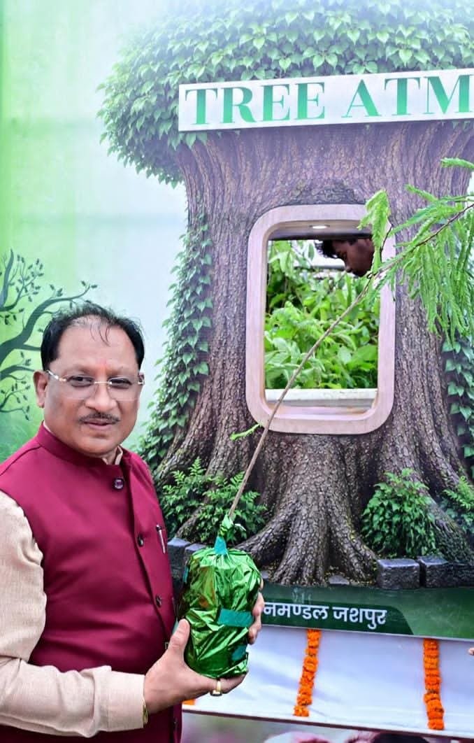 मुख्यमंत्री विष्णुदेव साय ने ट्री एटीएम को हरी झंडी दिखाकर किया रवाना