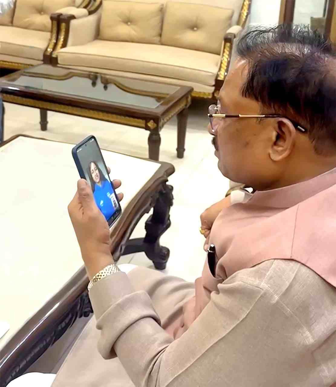 विश्व मंच पर छत्तीसगढ़ की बेटी का दमदार प्रदर्शन, मुख्यमंत्री विष्णु देव साय ने वीडियो कॉल पर दी बधाई विश्व मंच पर छत्तीसगढ़ की बेटी का दमदार प्रदर्शन, मुख्यमंत्री विष्णु देव साय ने वीडियो कॉल पर दी बधाई