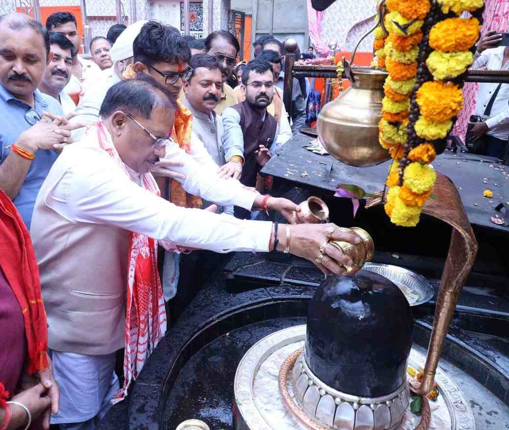 मुख्यमंत्री विष्णु देव साय ने कैलाशपति धाम में किया जलाभिषेक