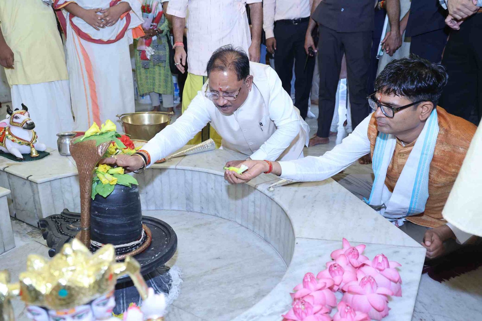 गुरु पूर्णिमा पर कोसमनारा पहुंचे CM साय, सत्यनारायण बाबा धाम में की पूजा-अर्चना