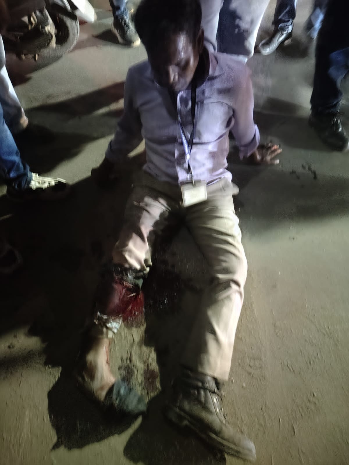 जेपी चौक के पास सड़क हादसे में BSP कर्मी घायल, अवैध ट्रक पार्किंग पर उठे सवाल