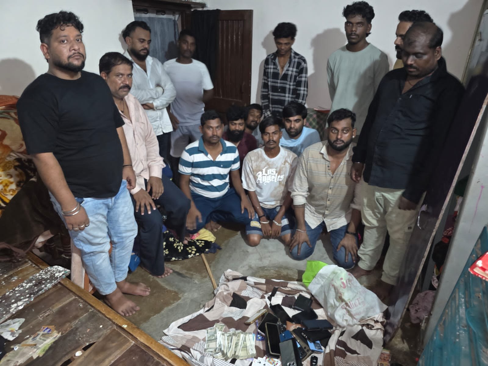 दुर्ग पुलिस का जुआ-सट्टा नेटवर्क पर बड़ा प्रहार : 2026 में 477 आरोपी गिरफ्तार दुर्ग पुलिस का जुआ-सट्टा नेटवर्क पर बड़ा प्रहार : 2026 में 477 आरोपी गिरफ्तार