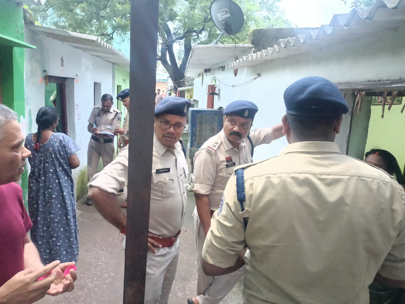 दुर्ग पुलिस का सर्च ऑपरेशन : 100 पुलिस कर्मियों ने खंगाले घर, 7 वारंटी गिरफ्तार