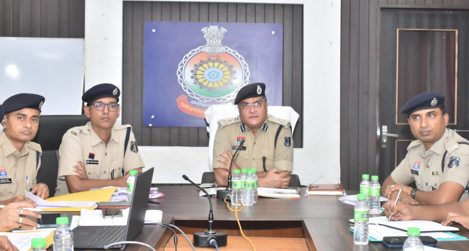 अपराध नियंत्रण और विवेचना की गुणवत्ता पर दुर्ग पुलिस की क्राइम मीटिंग अपराध नियंत्रण और विवेचना की गुणवत्ता पर दुर्ग पुलिस की क्राइम मीटिंग