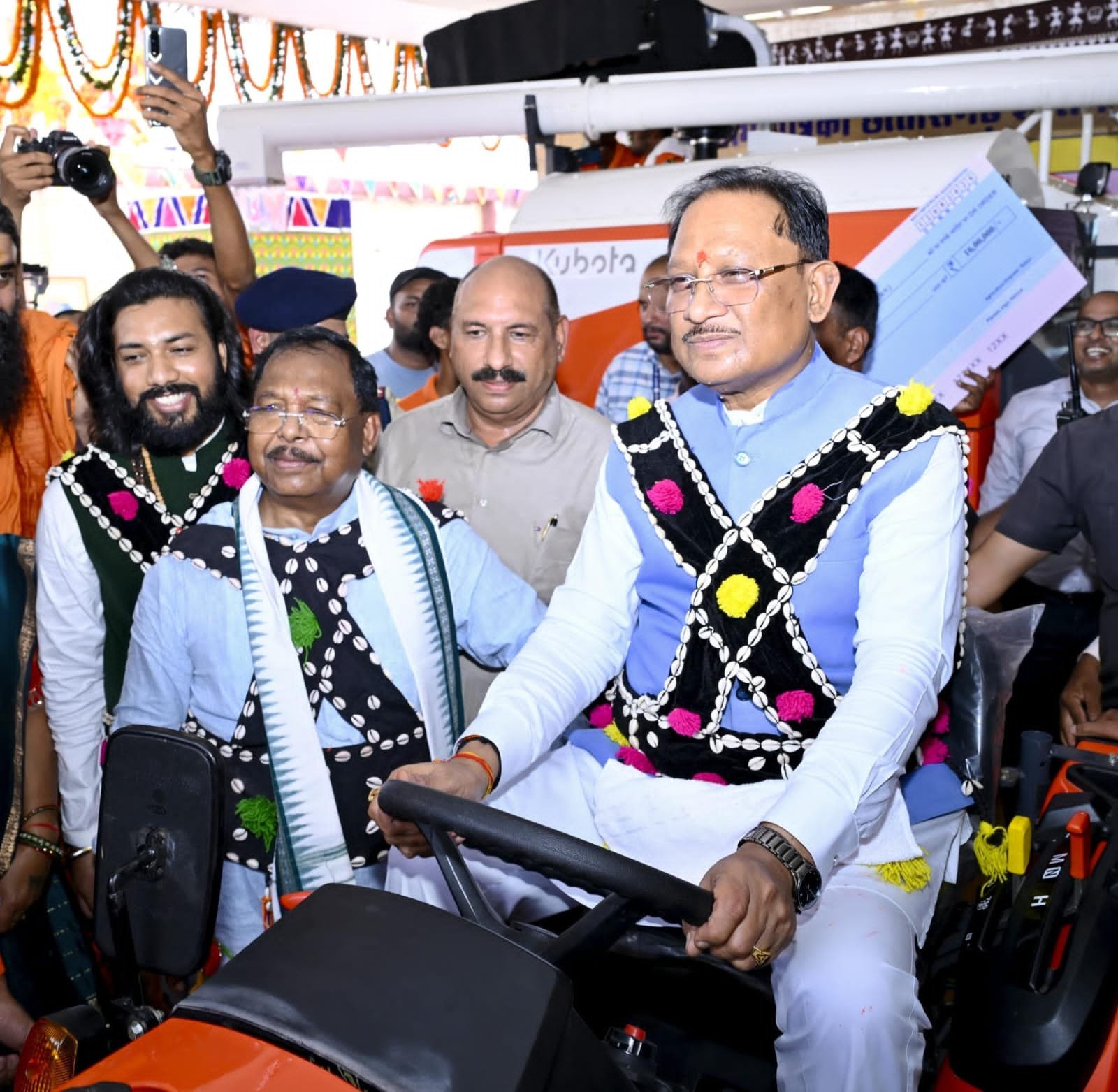 हरेली तिहार पर CM निवास में साकार हुई छत्तीसगढ़ की लोक संस्कृति, कृषि परंपरा व ग्रामीण जीवन की जीवंत झांकी