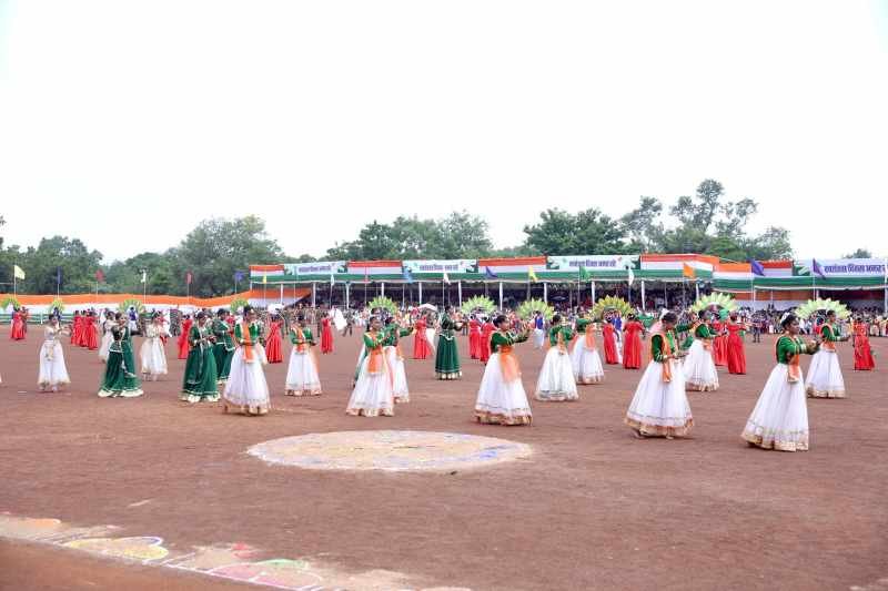 स्वतंत्रता दिवस समारोह : शालेय विद्यार्थियों की सांस्कृतिक प्रस्तुतियों ने बांधा समां