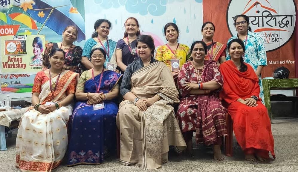 प्रधानमंत्री को सोनाली चक्रवर्ती की चिट्ठी : “हमें गालियों से चाहिए” आजादी
