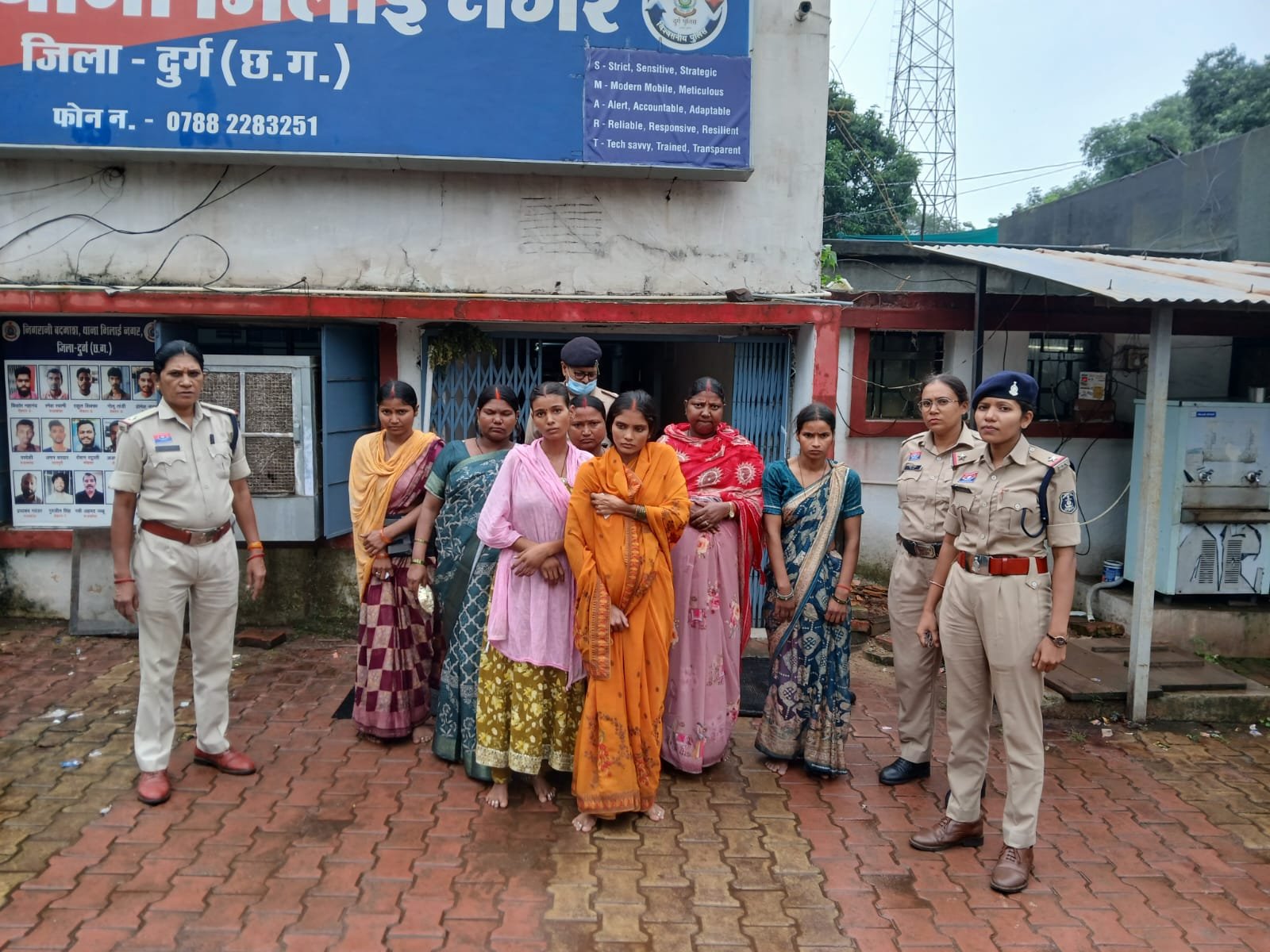 शिवमहापुराण कथा स्थल पर संदिग्ध रूप से घूम रहीं थी 7 महिलाएं शिवमहापुराण कथा स्थल पर संदिग्ध रूप से घूम रहीं थी 7 महिलाएं