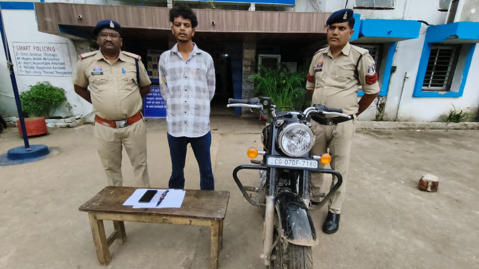 सुपेला में धारदार हथियार से हमला कर मोबाइल व नकदी लूटने वाला आरोपी गिरफ्तार
