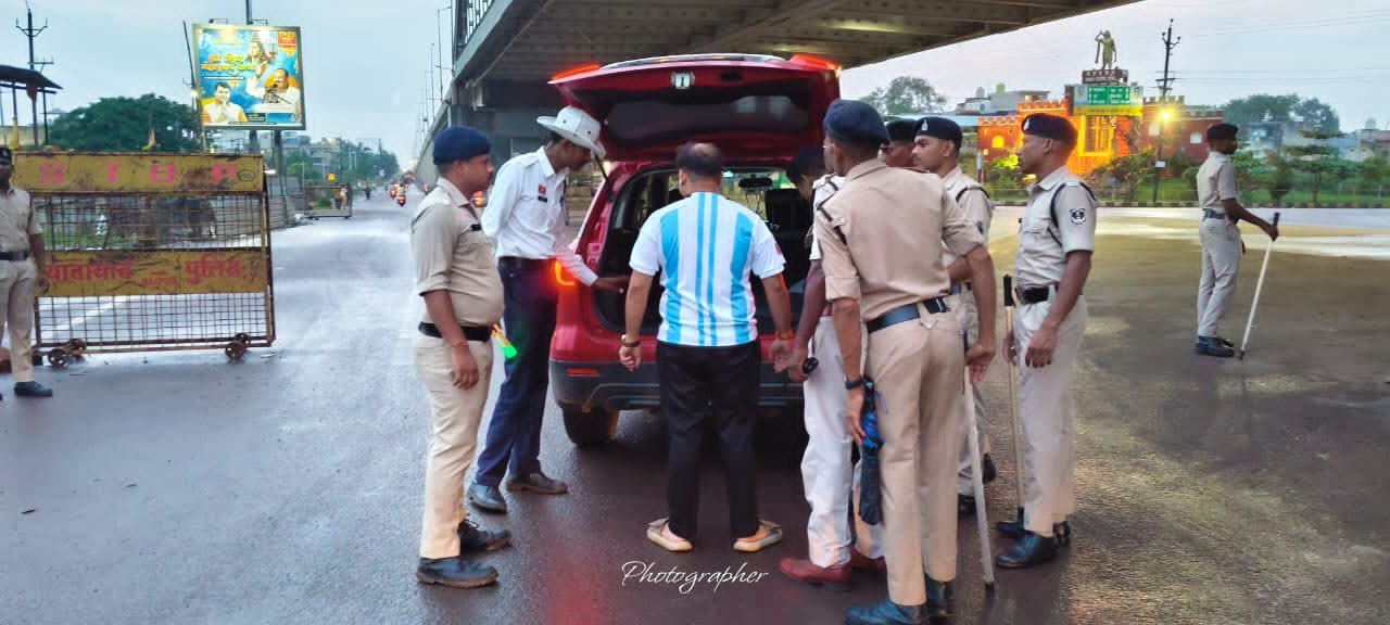 दुर्ग पुलिस के रात्रिकालीन चेकिंग अभियान में 446 वाहन चालकों पर कार्रवाई