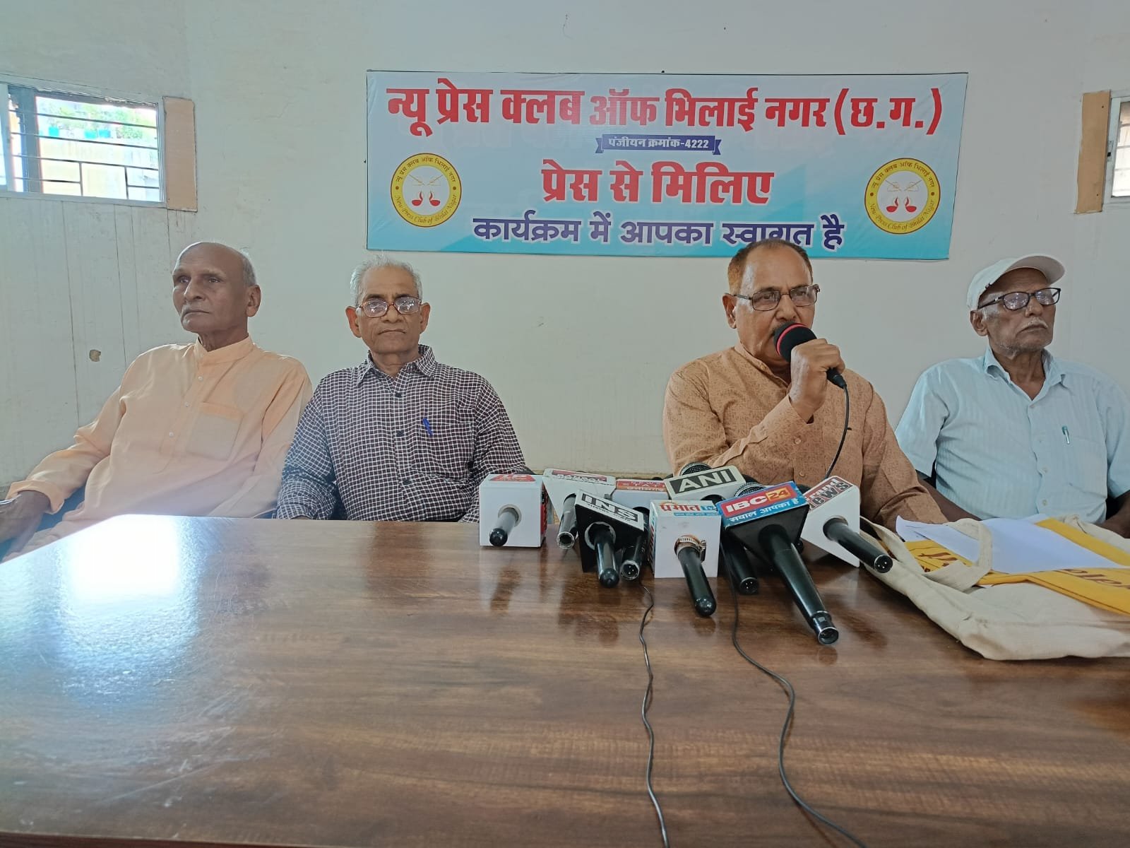यादव कल्याण परिषद भवन सेक्टर-7 समिति में विवाद, भवन पर कब्जे का आरोप