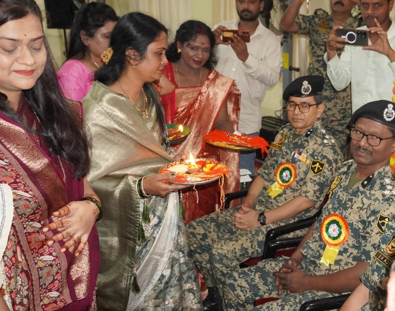 रक्षाबंधन पर BSF जवानों की कलाई पर सजी राखी, बहनों ने जताया सम्मान