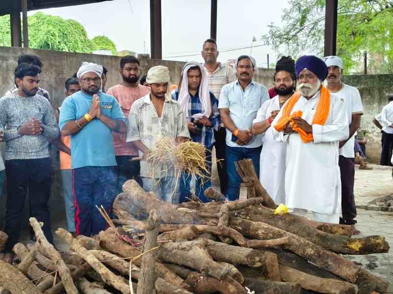 आर्थिक रूप से असमर्थ परिवार के मंगल सिंह का यूथ सिख सेवा समिति ने कराया अंतिम संस्कार