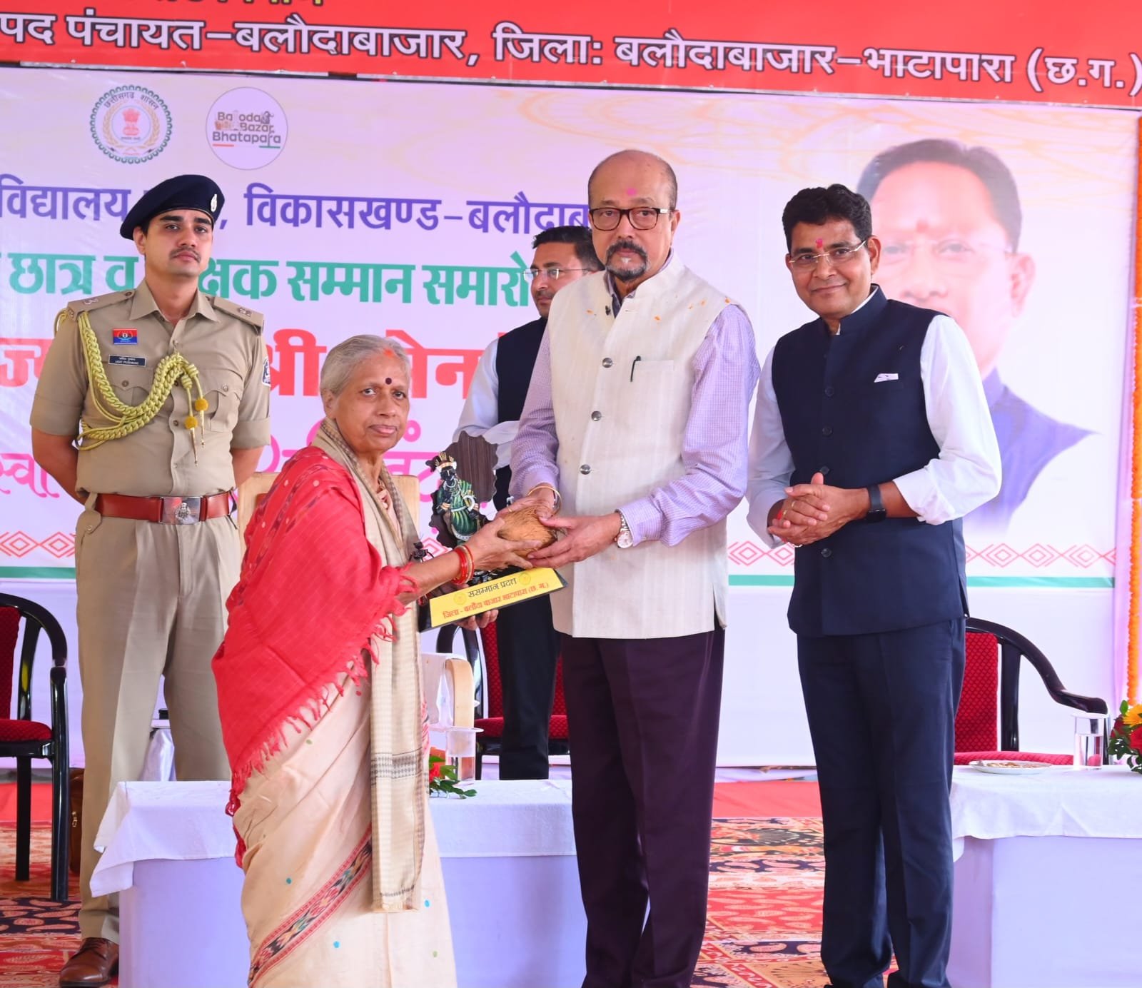 लक्ष्य हासिल करने के लिए जुनून जगाएं और मेहनत करें : राज्यपाल रमेन डेका लक्ष्य हासिल करने के लिए जुनून जगाएं और मेहनत करें : राज्यपाल रमेन डेका