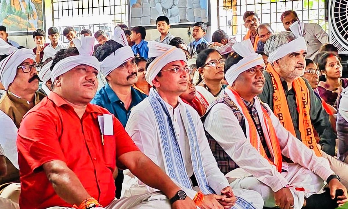 अब धमाकों की नहीं, रेडियो की गूंज, दूरस्थ वनांचल छिंदनार के लोगों ने सुनी प्रधानमंत्री के ‘मन की बात