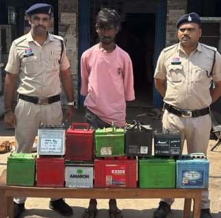 CCTV से पकड़ाया बैटरी चोर : सुपेला पुलिस ने 15 चोरी की बैटरियां की बरामद