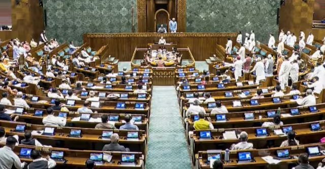 क्या है SC संशोधन बिल? हंगामे के बीच लोकसभा में हुआ पास; 2 अन्य बिल भी पेश क्या है SC संशोधन बिल? हंगामे के बीच लोकसभा में हुआ पास; 2 अन्य बिल भी पेश