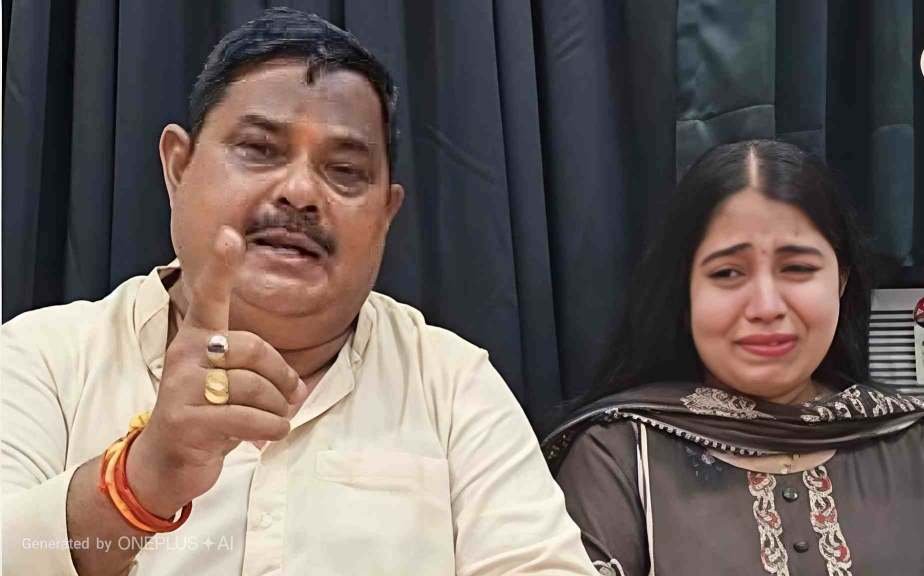 विधायक ने धोखाधड़ी कर करीब 25 शादियां करने वाले अपने समधी के खिलाफ प्राथमिकी दर्ज कराई विधायक ने धोखाधड़ी कर करीब 25 शादियां करने वाले अपने समधी के खिलाफ प्राथमिकी दर्ज कराई