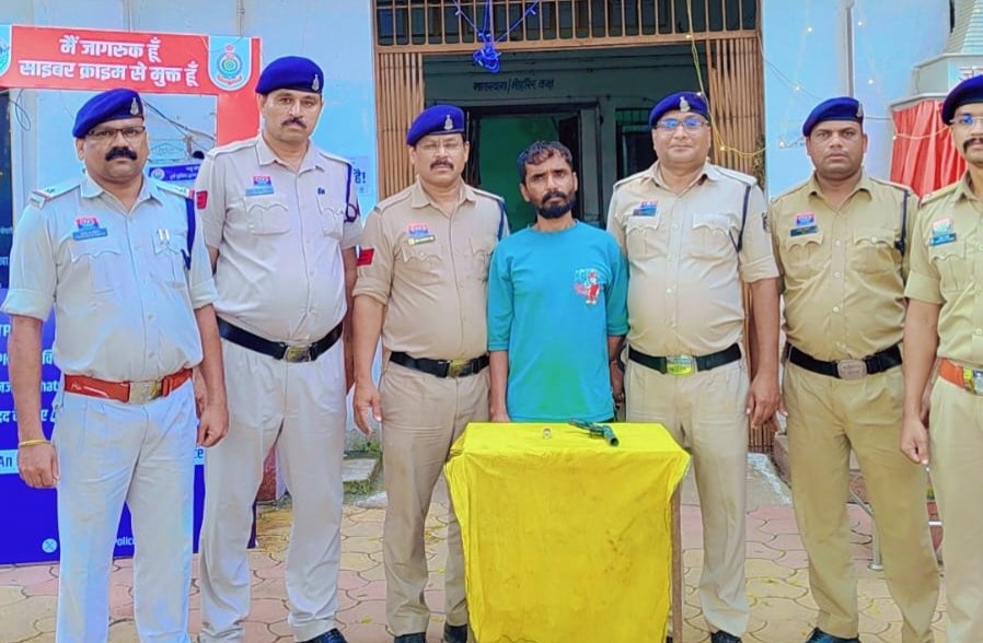 देशी कट्टा लेकर दहशत फैलाने वाला आरोपी गिरफ्तार, 12 बोर का कट्टा व राउंड बरामद