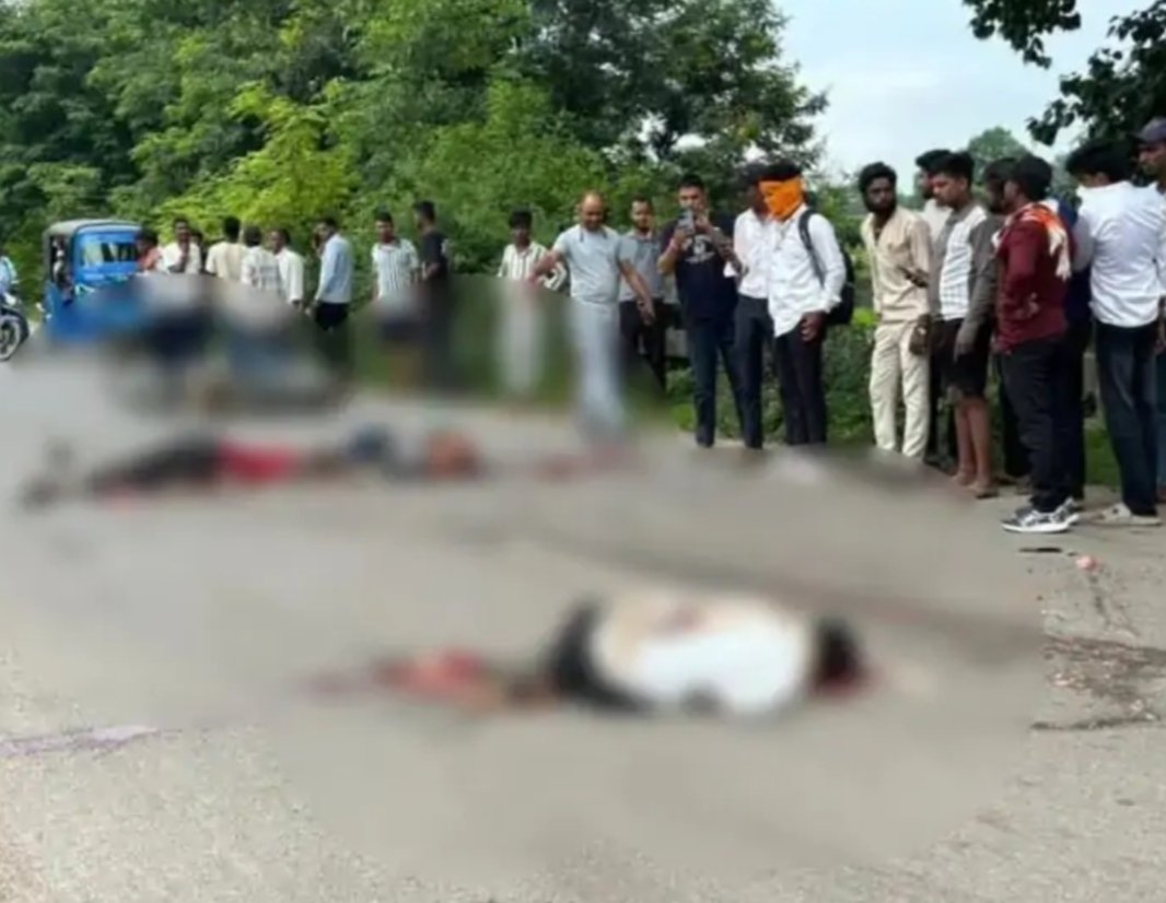 CG News : तेज़ रफ़्तार ट्रक ने बाइक को रौंदा, तीन युवकों की मौके पर मौत