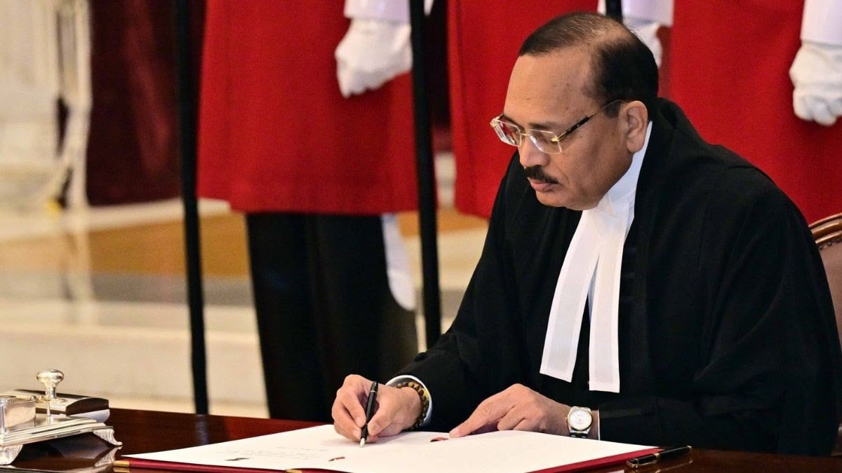 ‘वे कौन होते हैं दखल देने वाले?’ NALSAR विवाद पर CJI सूर्यकांत ने BCI को लगाई फटकार ‘वे कौन होते हैं दखल देने वाले?’ NALSAR विवाद पर CJI सूर्यकांत ने BCI को लगाई फटकार