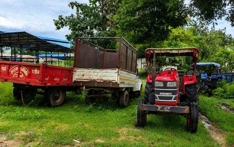 रेत एवं ईंट निर्माण के लिए मिट्टी के अवैध परिवहन में संलिप्त 4 ट्रैक्टर जब्त