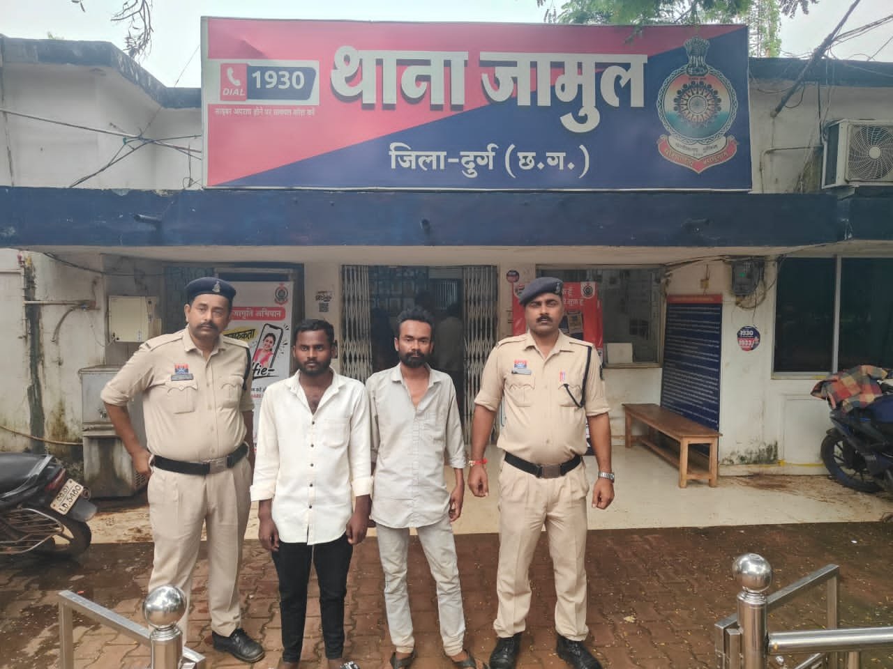 जन्माष्टमी पर शराबबंदी के बीच दुर्ग पुलिस का बड़ा एक्शन, दबिश दे किए 13 गिरफ्तार जन्माष्टमी पर शराबबंदी के बीच दुर्ग पुलिस का बड़ा एक्शन, दबिश दे किए 13 गिरफ्तार
