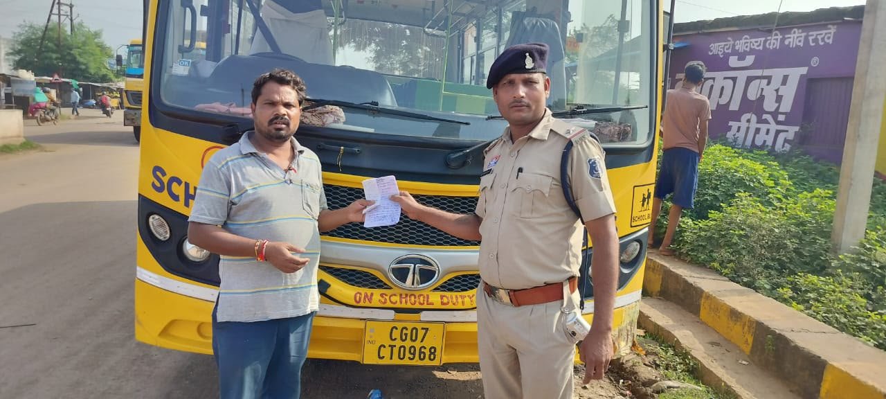 नशे में बस चला रहे दो चालक पकड़े गए, KPS स्कूल व दुर्ग रोडवेज की यात्री बस जप्त नशे में बस चला रहे दो चालक पकड़े गए, KPS स्कूल व दुर्ग रोडवेज की यात्री बस जप्त