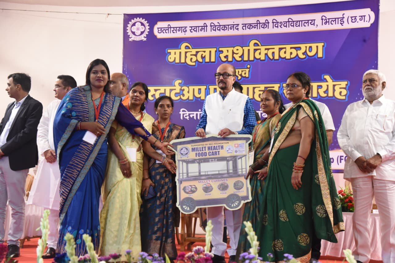 नारी शक्ति और युवा नवाचार से बनेगा नया छत्तीसगढ़ : राज्यपाल रमेन डेका नारी शक्ति और युवा नवाचार से बनेगा नया छत्तीसगढ़ : राज्यपाल रमेन डेका