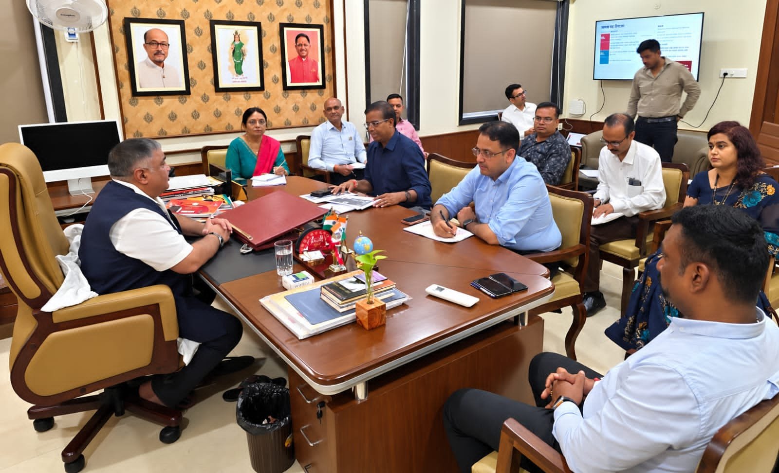 नुक्कड़ नाटकों से गूंजेगी ‘सेवा’ की गाथा, इन्फ्लूएंसर दिखाएंगे बदलते छत्तीसगढ़ की तस्वीर नुक्कड़ नाटकों से गूंजेगी ‘सेवा’ की गाथा, इन्फ्लूएंसर दिखाएंगे बदलते छत्तीसगढ़ की तस्वीर