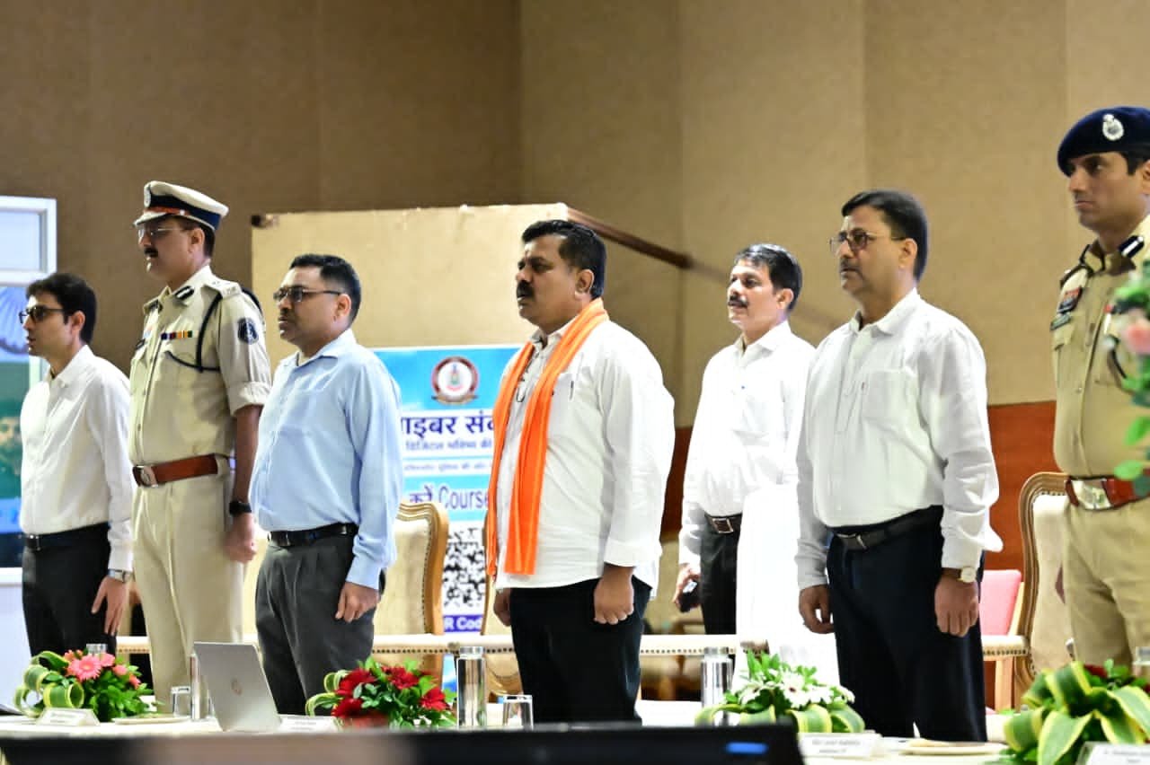 साइबर अपराध के खिलाफ जन-जागरूकता को नई गति, उपमुख्यमंत्री विजय शर्मा ने किया ‘साइबर संकल्प’ का शुभारंभ साइबर अपराध के खिलाफ जन-जागरूकता को नई गति, उपमुख्यमंत्री विजय शर्मा ने किया ‘साइबर संकल्प’ का शुभारंभ