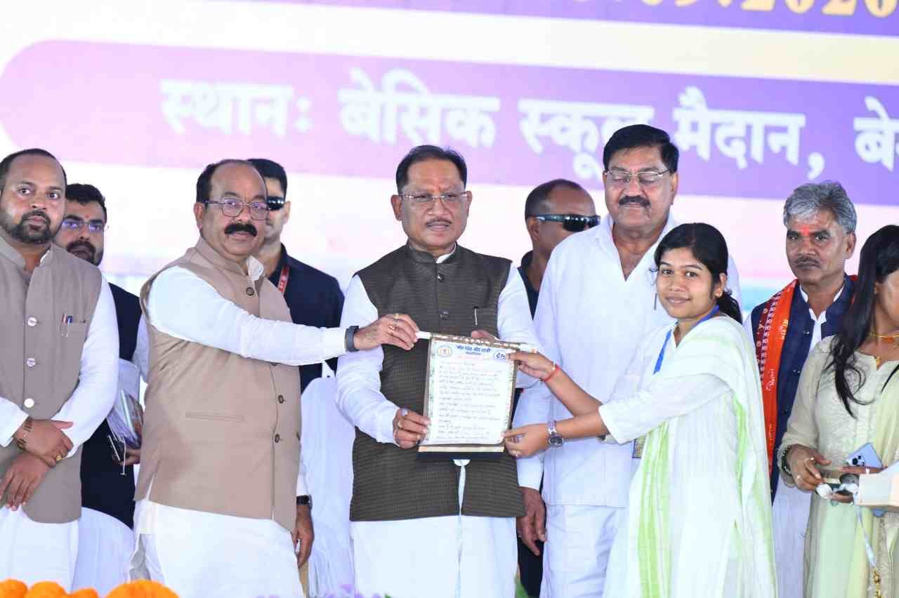 जीवन के प्रत्येक क्षेत्र में आगे बढ़ने का सबसे सशक्त माध्यम है शिक्षा : CM साय जीवन के प्रत्येक क्षेत्र में आगे बढ़ने का सबसे सशक्त माध्यम है शिक्षा : CM साय