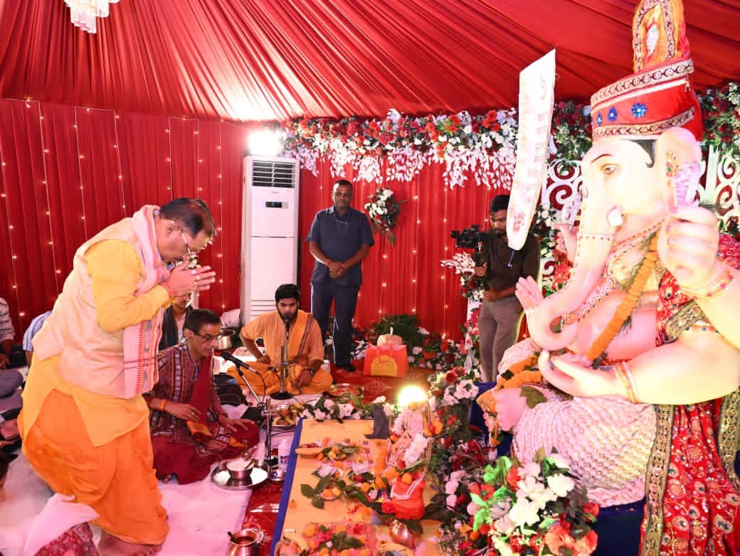 CM साय के घर विराजे गणपति बप्पा, प्रदेश के सुख-समृद्धि व खुशहाली की मांगी दुआ