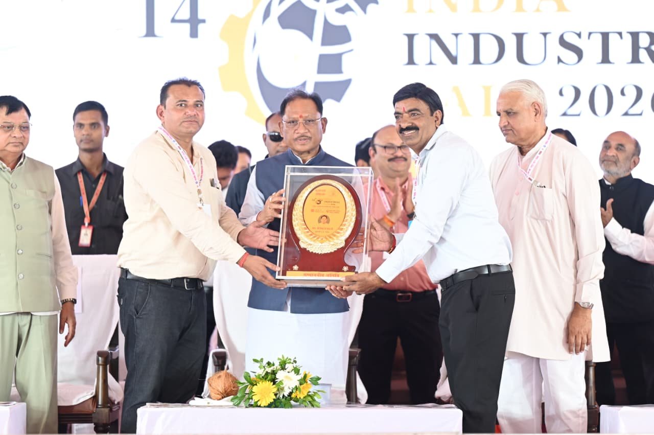 सेमीकंडक्टर से ग्रीन एनर्जी तक, भविष्य के उद्योगों का नया केंद्र बनेगा छत्तीसगढ़ : CM साय सेमीकंडक्टर से ग्रीन एनर्जी तक, भविष्य के उद्योगों का नया केंद्र बनेगा छत्तीसगढ़ : CM साय