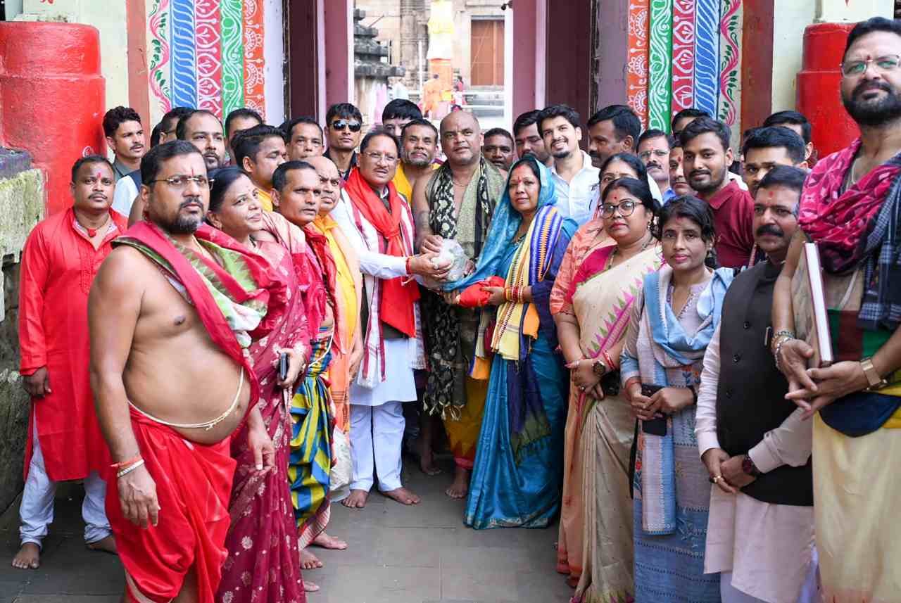 भगवान लिंगराज के दर्शन कर CM साय ने की प्रदेश की सुख-समृद्धि  की कामना