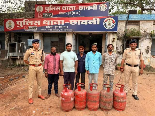 छावनी में 36 गैस सिलेंडर चोरी का खुलासा, 8 आरोपी गिरफ्तार
