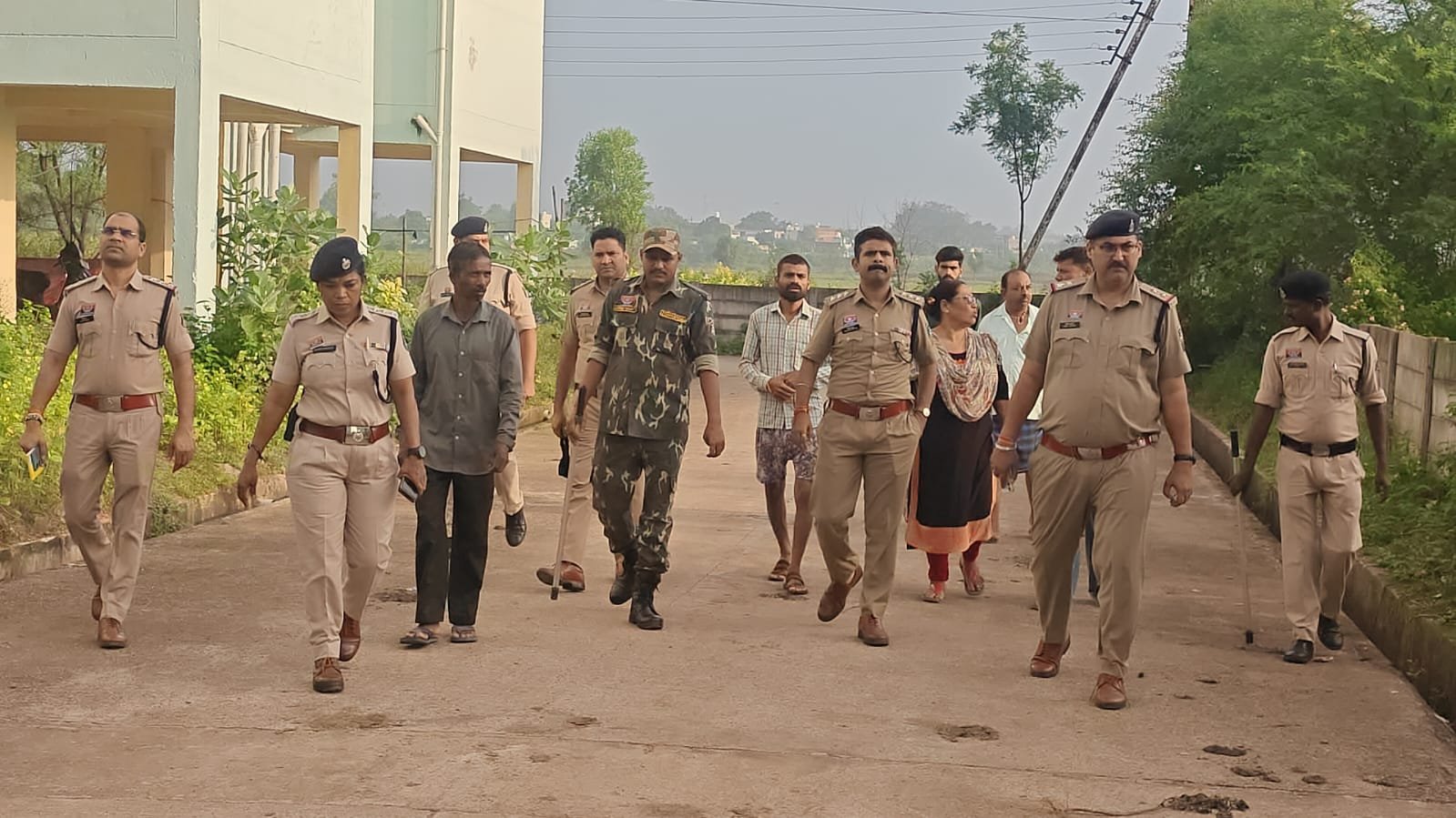 खम्हरिया PM आवास में तड़के दुर्ग पुलिस का सरप्राइज चेकिंग अभियान