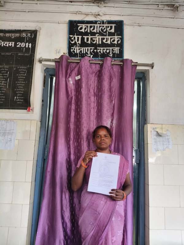 सेवा संकल्प अभियान : कम समय, कम खर्च और आसान प्रक्रिया—साविता ने महसूस किया पंजीयन सेवाओं में बदलाव