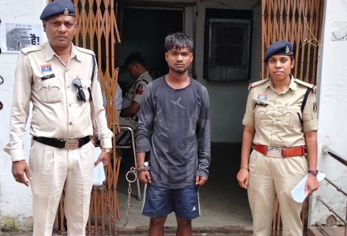 घर में अकेली महिला को देख घुसा युवक, छेड़छाड़ और मारपीट का आरोप घर में अकेली महिला को देख घुसा युवक, छेड़छाड़ और मारपीट का आरोप