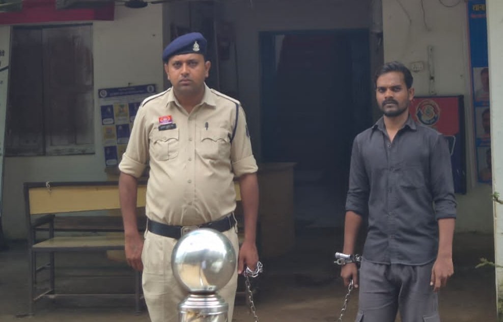 आशोगा में सब्बल से युवक की हत्या, वारदात के बाद आरोपी गिरफ्तार