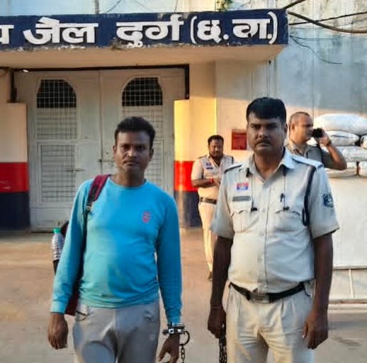Durg : रेस्टोरेंट में पीछे से पहुंचा और गले पर कर दिया धारदार हथियार से वार Durg : रेस्टोरेंट में पीछे से पहुंचा और गले पर कर दिया धारदार हथियार से वार