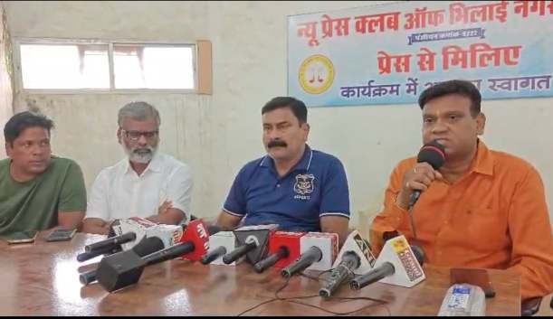 सेक्टर-2 में तारापीठ के मनोकामना मंदिर की थीम पर सजा भव्य गणेश पंडाल