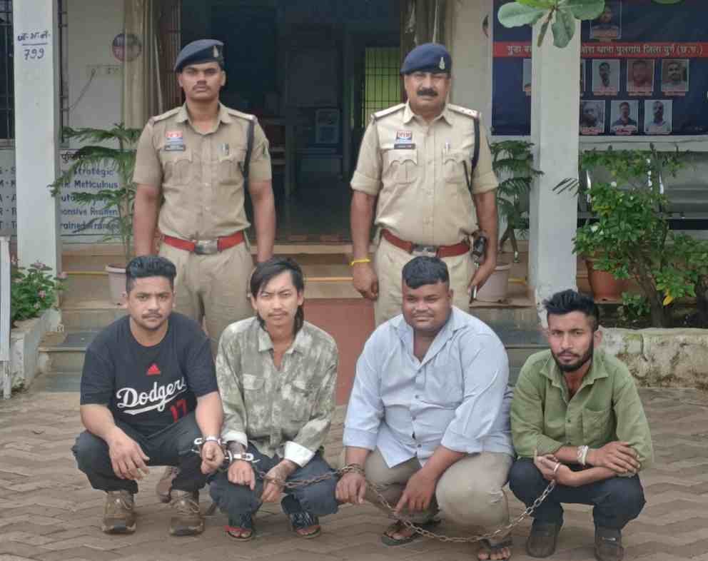 ढाबा बंद कराने का दबाव : घर में घुसकर तोड़फोड़, मारपीट व जान से मारने की धमकी ढाबा बंद कराने का दबाव : घर में घुसकर तोड़फोड़, मारपीट व जान से मारने की धमकी